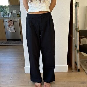 Alo Yoga Woman's Pant